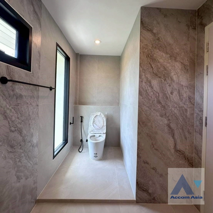 13  4 br House for rent and sale in Sukhumvit ,Bangkok BTS Phra khanong at Moo Baan Pakamas AA44696