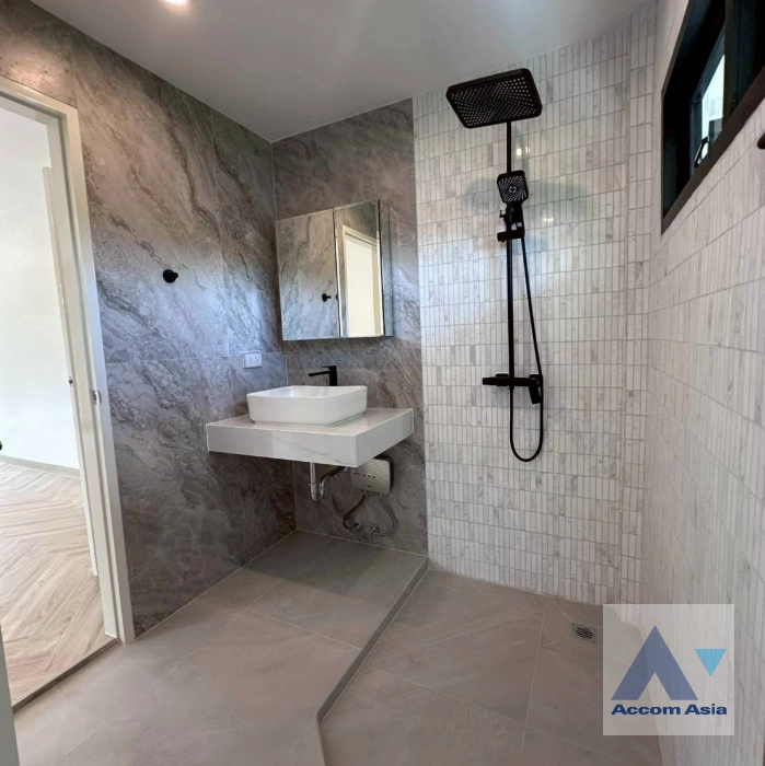 12  4 br House for rent and sale in Sukhumvit ,Bangkok BTS Phra khanong at Moo Baan Pakamas AA44696