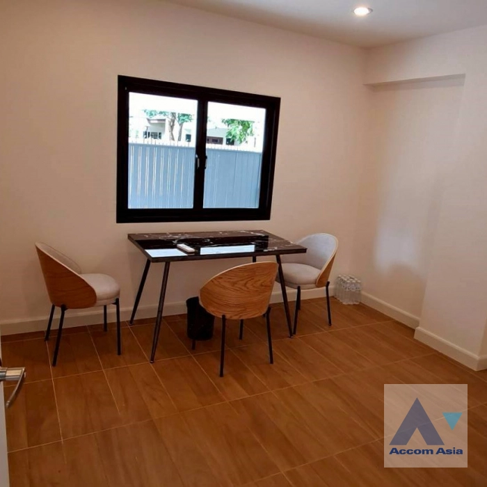 7  4 br House for rent and sale in Sukhumvit ,Bangkok BTS Phra khanong at Moo Baan Pakamas AA44696