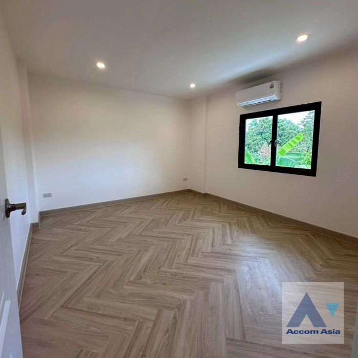 10  4 br House for rent and sale in Sukhumvit ,Bangkok BTS Phra khanong at Moo Baan Pakamas AA44696