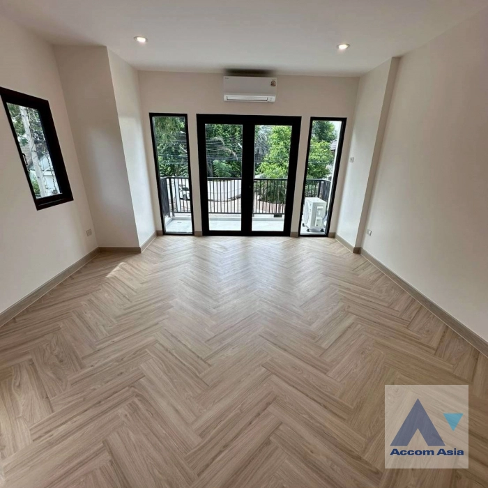 8  4 br House for rent and sale in Sukhumvit ,Bangkok BTS Phra khanong at Moo Baan Pakamas AA44696