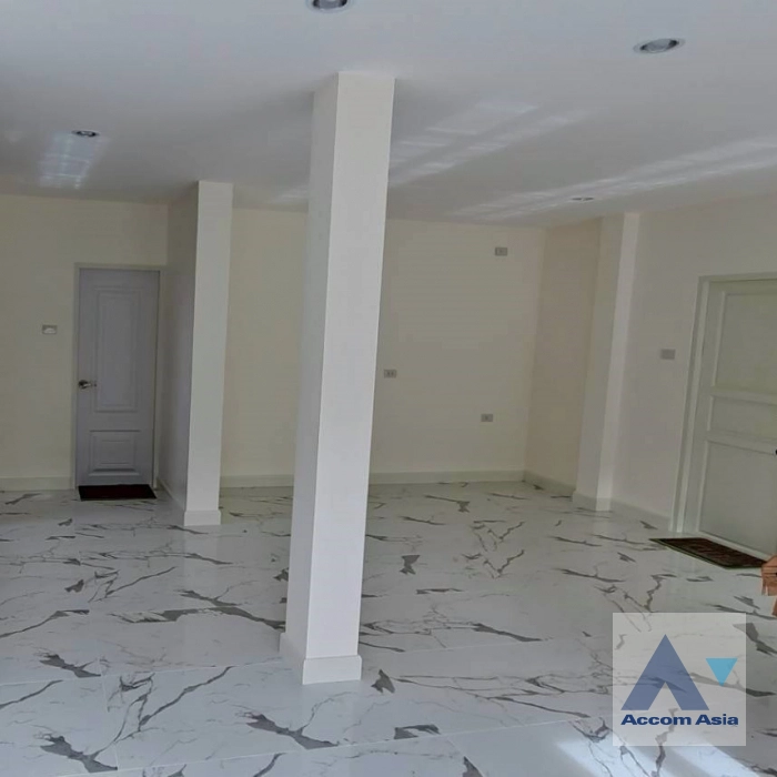 4  4 br House for rent and sale in Sukhumvit ,Bangkok BTS Phra khanong at Moo Baan Pakamas AA44696