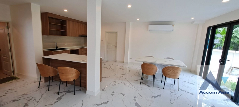unitPet friendly |  4 Bedrooms  House For Rent & Sale in Sukhumvit, Bangkok  near BTS Phra khanong (AA44696)