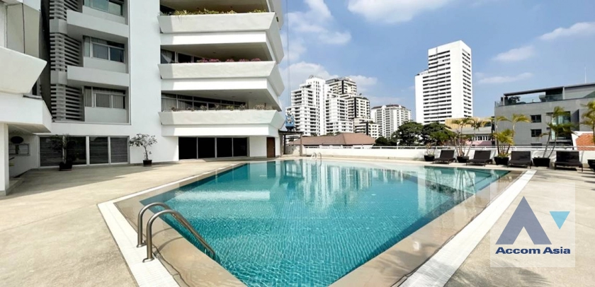 unit 3 Bedrooms  Condominium For Sale in Sukhumvit, Bangkok  near BTS Ekkamai (AA44697)