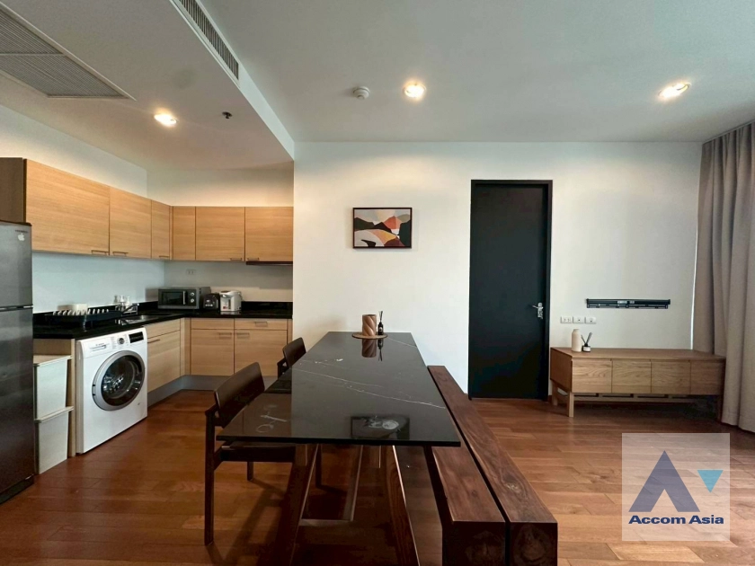 unitNewly renovated, Corner Unit |  2 Bedrooms  Condominium For Rent in Ploenchit, Bangkok  near BTS Chitlom (AA44702)