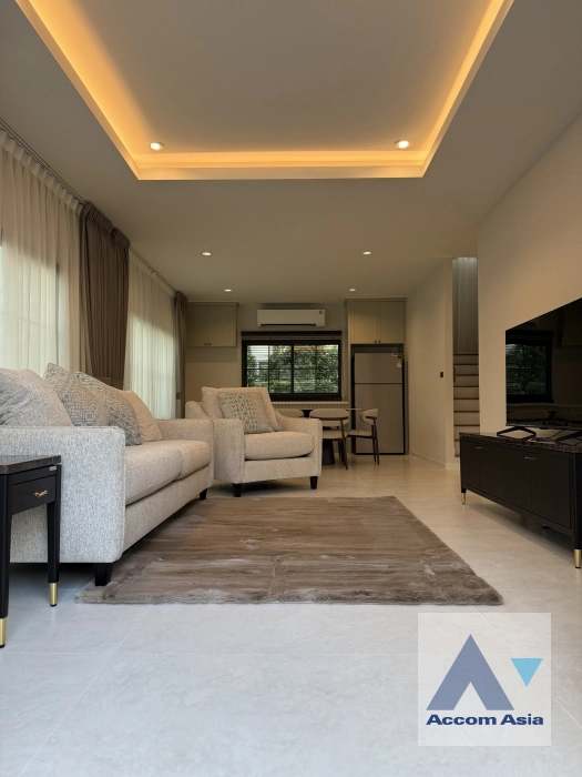 unit 4 Bedrooms  House For Rent & Sale in Samutprakan, Samutprakan  (AA44710)