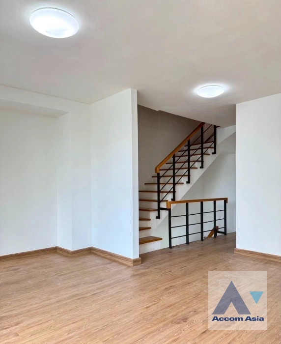 unit 3 Bedrooms  Townhouse For Rent in Pattanakarn, Bangkok  near BTS On Nut (AA44711)