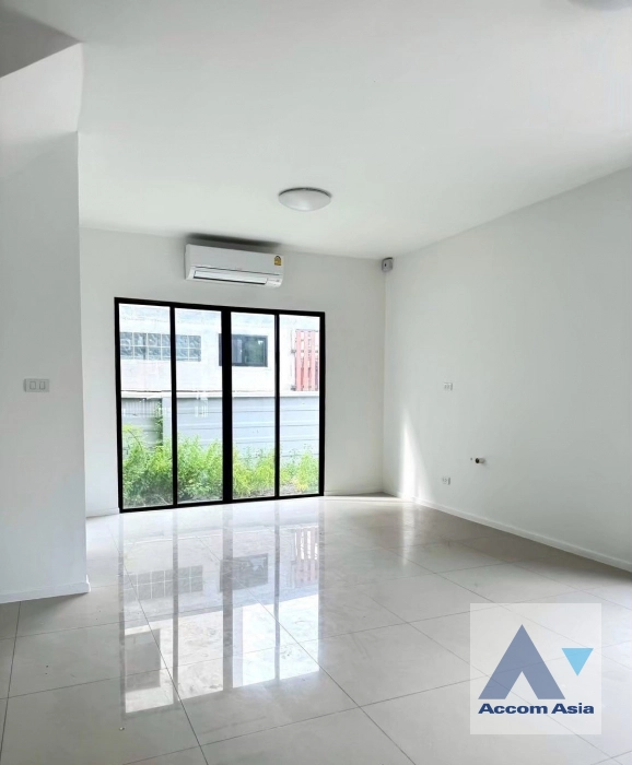 unit 3 Bedrooms  Townhouse For Rent in Pattanakarn, Bangkok  near BTS On Nut (AA44711)