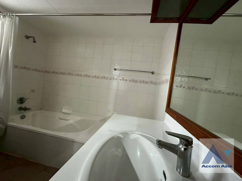 20  3 br Apartment For Rent in Sukhumvit ,Bangkok BTS Thong Lo at Suite For Family AA44714