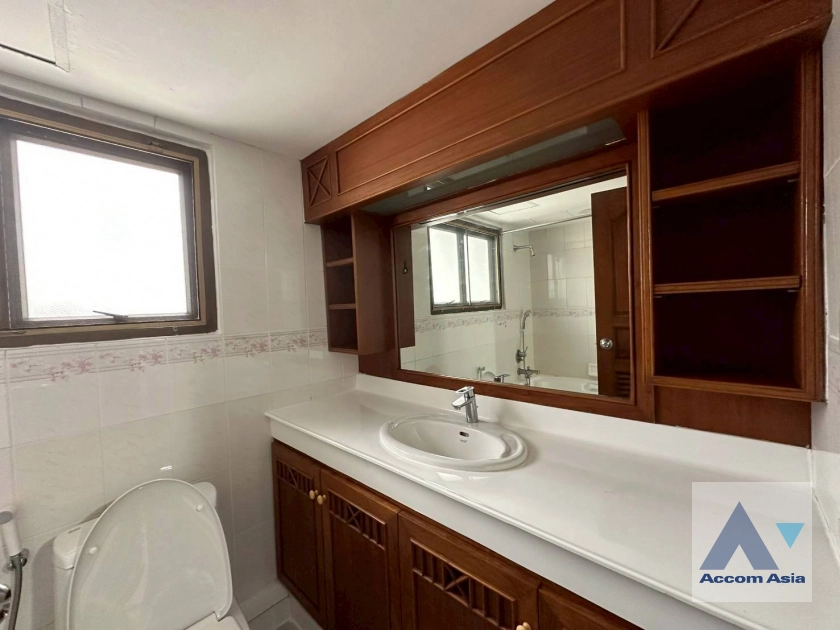 18  3 br Apartment For Rent in Sukhumvit ,Bangkok BTS Thong Lo at Suite For Family AA44714