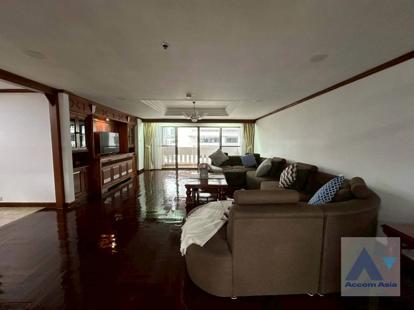 unit 3 Bedrooms  Apartment For Rent in Sukhumvit, Bangkok  near BTS Thong Lo (AA44714)