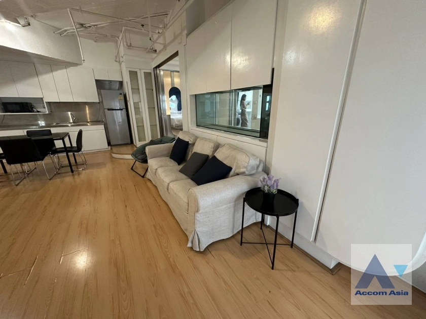 unit 1 Bedroom  Condominium For Rent in Ploenchit, Bangkok  near BTS Ploenchit (AA44716)