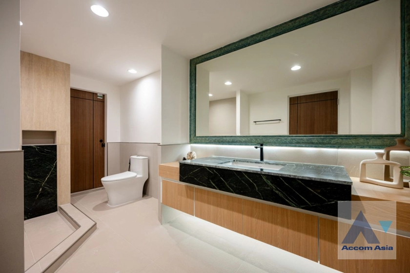 16  2 br Condominium For Sale in Sukhumvit ,Bangkok BTS Asok - MRT Sukhumvit at Ruamjai Heights AA44717