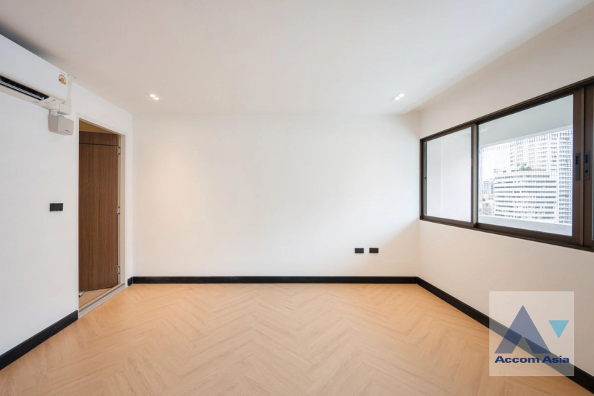 18  2 br Condominium For Sale in Sukhumvit ,Bangkok BTS Asok - MRT Sukhumvit at Ruamjai Heights AA44717