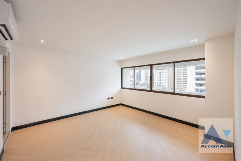 19  2 br Condominium For Sale in Sukhumvit ,Bangkok BTS Asok - MRT Sukhumvit at Ruamjai Heights AA44717