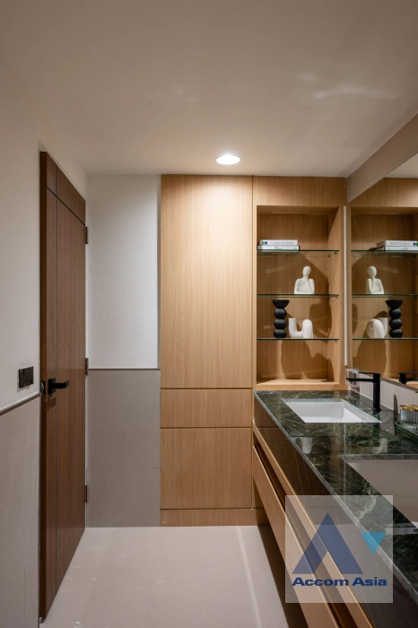 23  2 br Condominium For Sale in Sukhumvit ,Bangkok BTS Asok - MRT Sukhumvit at Ruamjai Heights AA44717