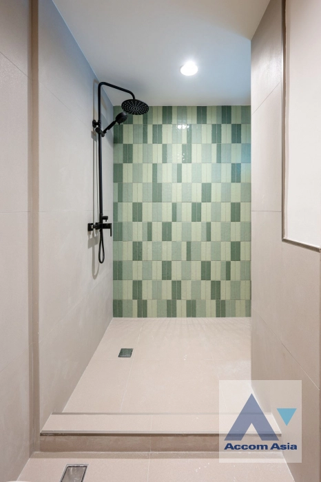 27  2 br Condominium For Sale in Sukhumvit ,Bangkok BTS Asok - MRT Sukhumvit at Ruamjai Heights AA44717