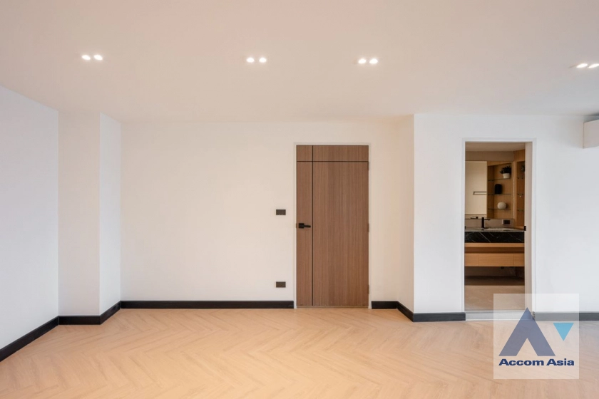 26  2 br Condominium For Sale in Sukhumvit ,Bangkok BTS Asok - MRT Sukhumvit at Ruamjai Heights AA44717