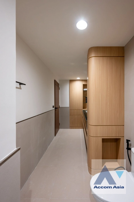 28  2 br Condominium For Sale in Sukhumvit ,Bangkok BTS Asok - MRT Sukhumvit at Ruamjai Heights AA44717