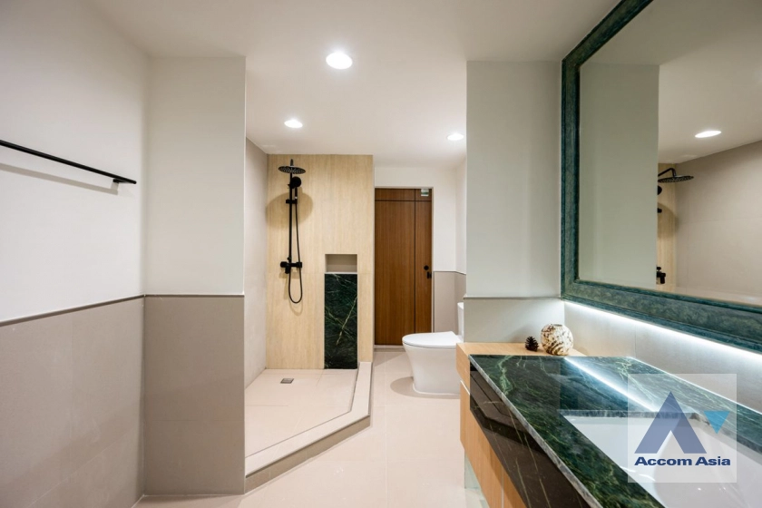 15  2 br Condominium For Sale in Sukhumvit ,Bangkok BTS Asok - MRT Sukhumvit at Ruamjai Heights AA44717