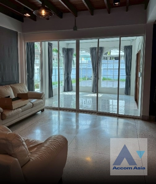 unit 4 Bedrooms  House For Rent & Sale in Rama 3, Bangkok  (AA44719)