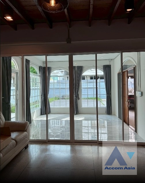 unit 4 Bedrooms  House For Rent & Sale in Rama 3, Bangkok  (AA44719)