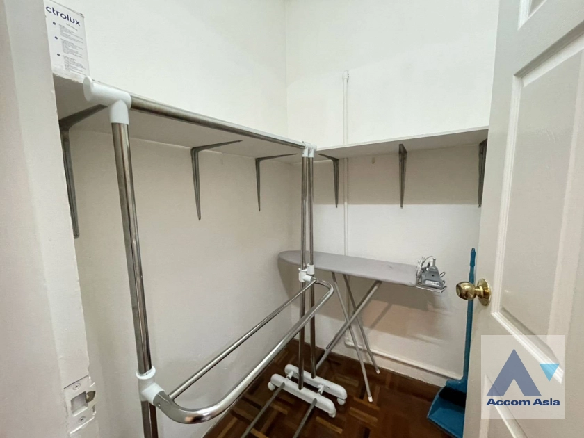 22  3 br Apartment for rent and sale in Silom ,Bangkok BTS Chong Nonsi at Simply Life AA44720