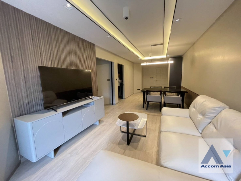 unit 2 Bedrooms  Condominium For Rent in Ploenchit, Bangkok  near BTS Ploenchit (AA44721)