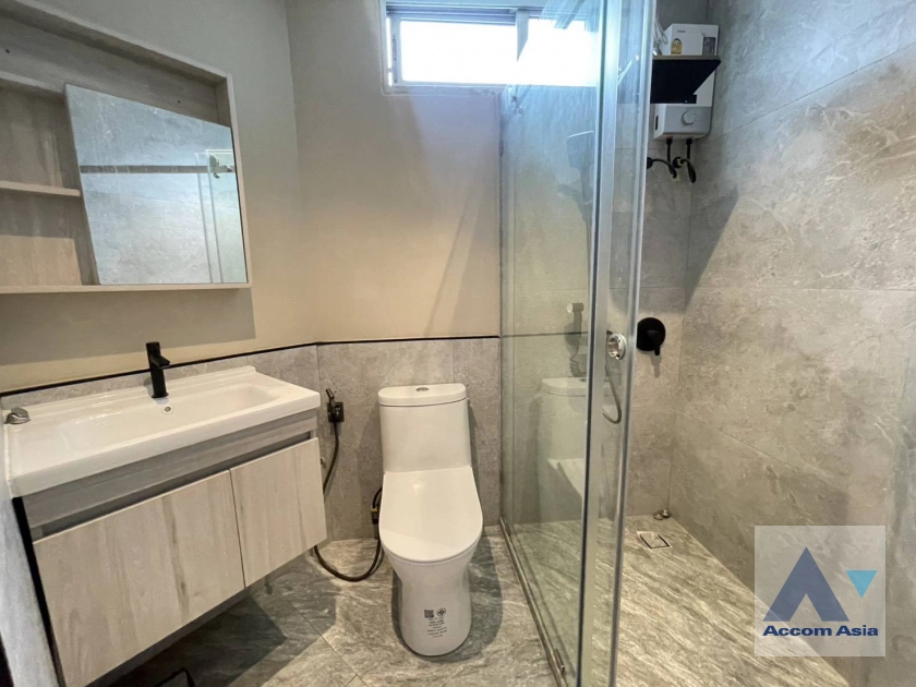 16  2 br Condominium For Rent in Ploenchit ,Bangkok BTS Ploenchit at Witthayu Complex AA44721