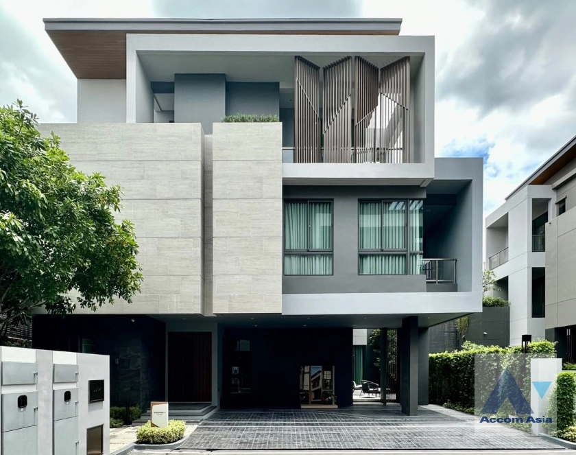 unit 5 Bedrooms  House For Rent & Sale in Sukhumvit, Bangkok  near ARL Hua Mak (AA44731)