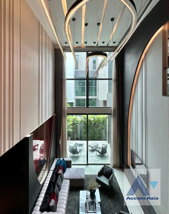 unit 5 Bedrooms  House For Rent & Sale in Sukhumvit, Bangkok  near ARL Hua Mak (AA44731)