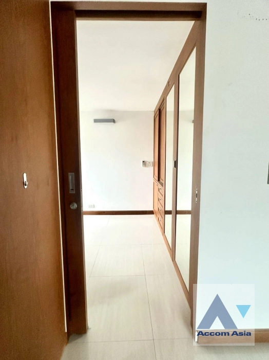 unit 2 Bedrooms  Condominium For Sale in Sukhumvit, Bangkok  near BTS Asok - MRT Sukhumvit (AA44733)