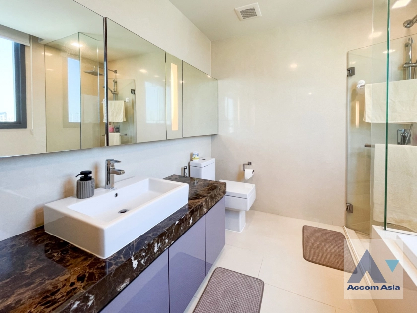 11  3 br Condominium For Sale in Sukhumvit ,Bangkok BTS Nana at HYDE Sukhumvit 13 AA44736