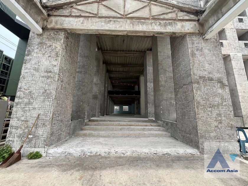 5  Building for rent and sale in Pattanakarn ,Bangkok  AA44737