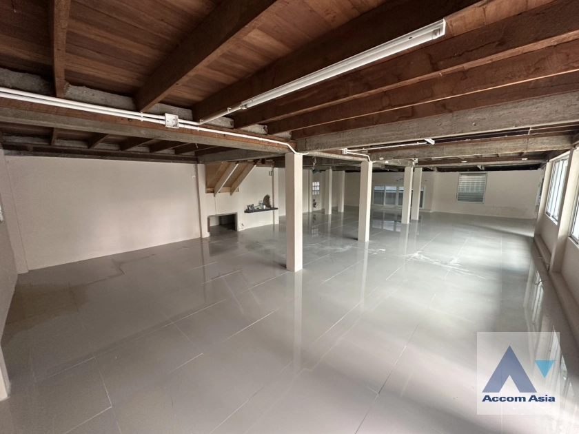 8  2 br House For Rent in Sukhumvit ,Bangkok BTS Phra khanong AA44738