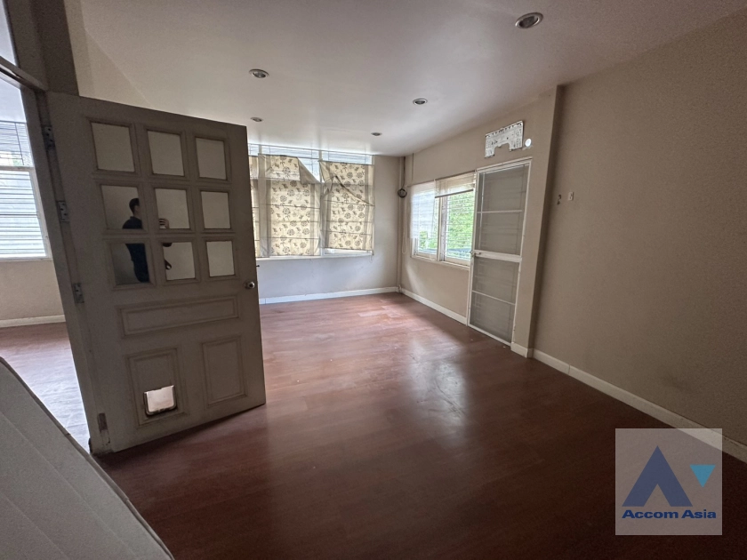 15  2 br House For Rent in Sukhumvit ,Bangkok BTS Phra khanong AA44738