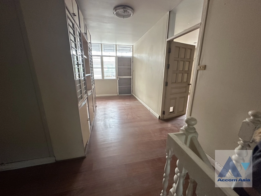 11  2 br House For Rent in Sukhumvit ,Bangkok BTS Phra khanong AA44738