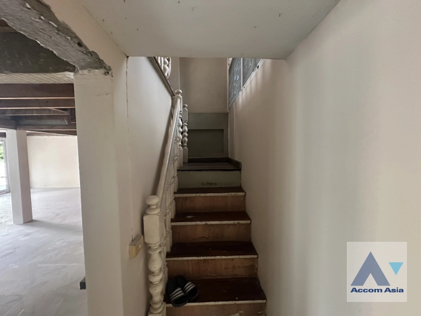 10  2 br House For Rent in Sukhumvit ,Bangkok BTS Phra khanong AA44738