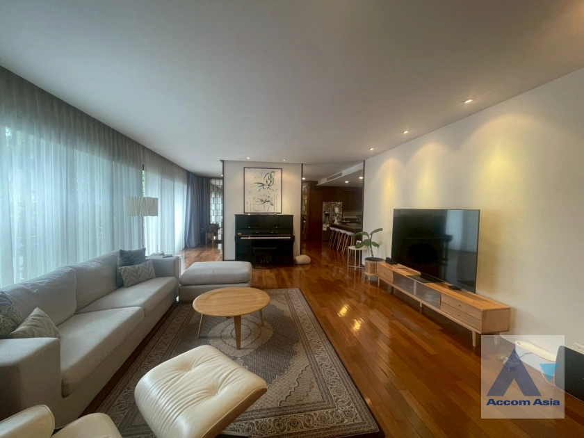unitPet friendly |  5 Bedrooms  House For Rent & Sale in Sukhumvit, Bangkok  near BTS Thong Lo (AA44740)