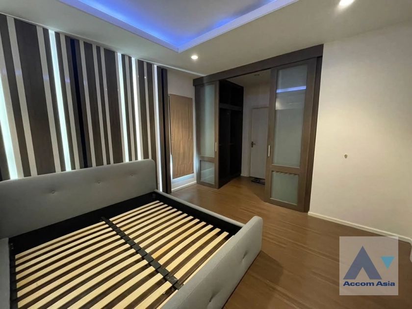 unit 3 Bedrooms  House For Sale in Pattanakarn, Bangkok  (AA44741)