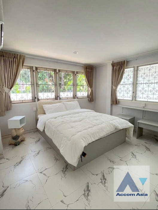 8  4 br House for rent and sale in Pattanakarn ,Bangkok  AA44743