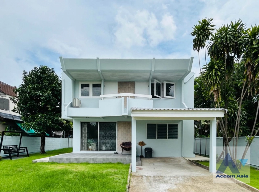 unitPet friendly |  4 Bedrooms  House For Rent & Sale in Pattanakarn, Bangkok  (AA44743)