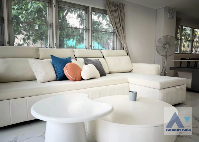 unitPet friendly |  4 Bedrooms  House For Rent & Sale in Pattanakarn, Bangkok  (AA44743)