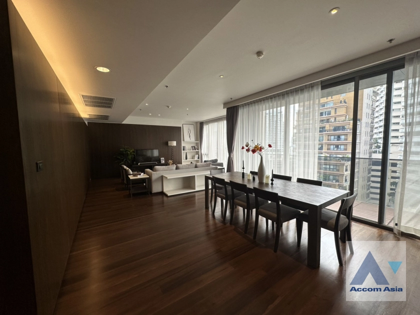unit 4 Bedrooms  Apartment For Rent in Sukhumvit, Bangkok  (AA44747)
