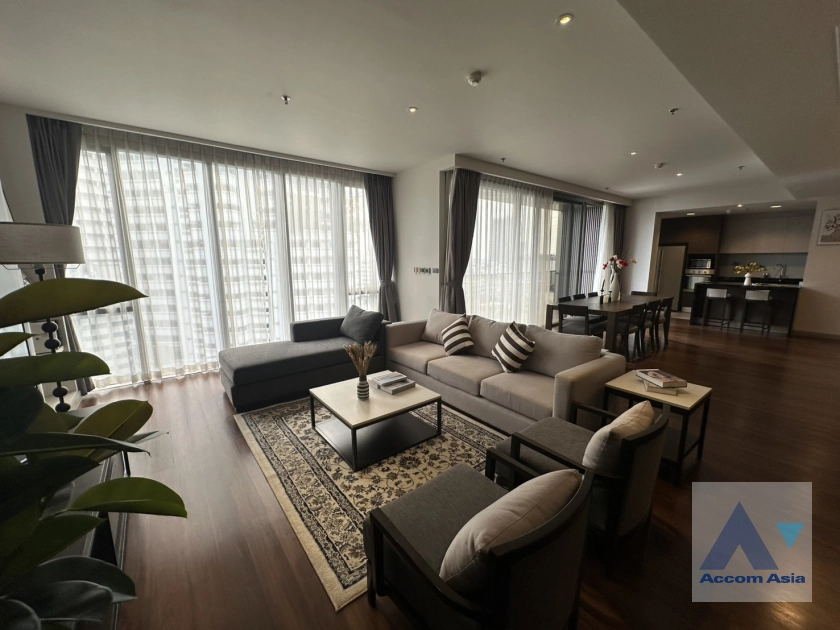 unit 4 Bedrooms  Apartment For Rent in Sukhumvit, Bangkok  (AA44747)