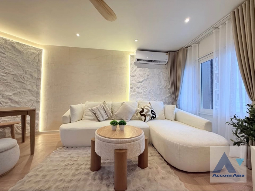 unit 2 Bedrooms  Condominium For Rent & Sale in Sathorn, Bangkok  near BTS Chong Nonsi - BRT Nararam 3 (AA44754)