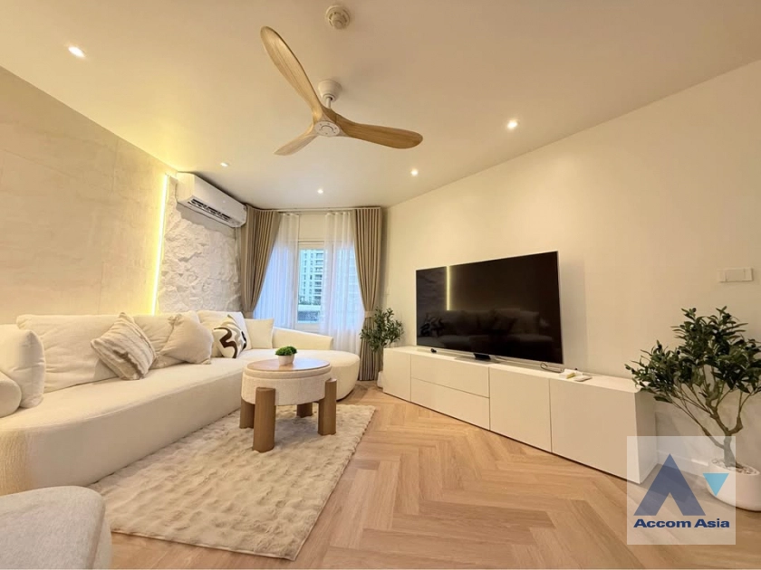 unit 2 Bedrooms  Condominium For Rent & Sale in Sathorn, Bangkok  near BTS Chong Nonsi - BRT Nararam 3 (AA44754)