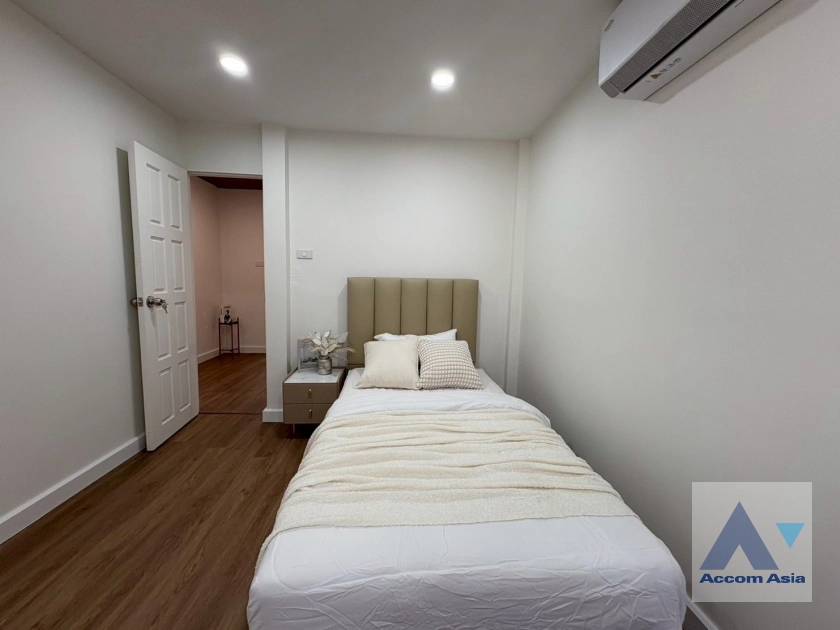 20  5 br House for rent and sale in Lat Phrao ,Bangkok  AA44771