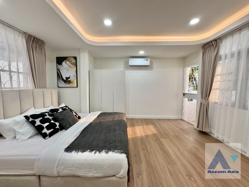 16  5 br House for rent and sale in Lat Phrao ,Bangkok  AA44771