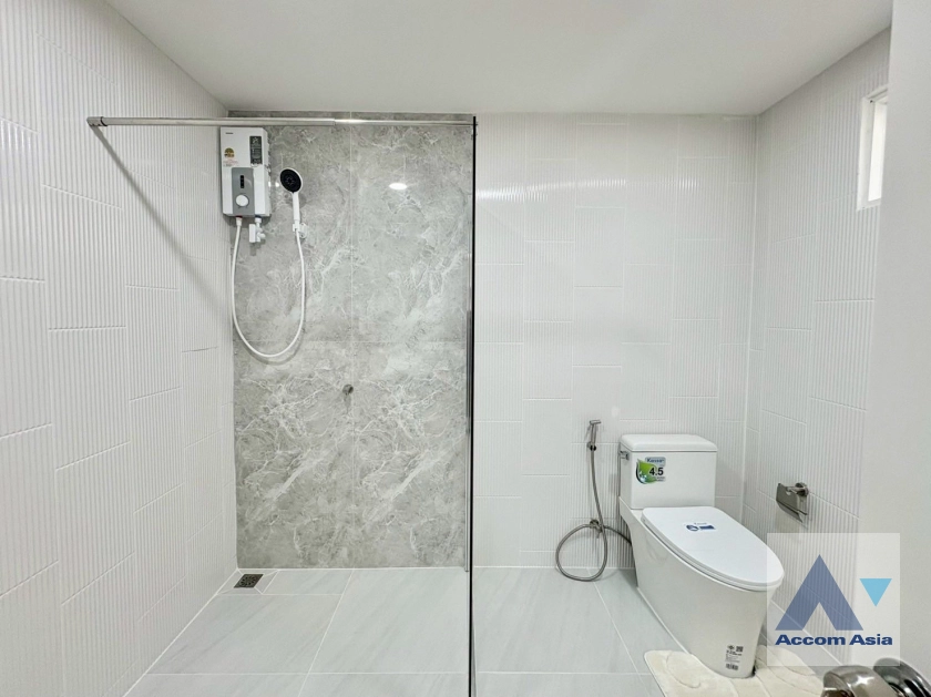 23  5 br House for rent and sale in Lat Phrao ,Bangkok  AA44771